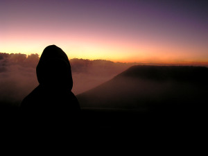 sunrise, fog, hoodie, silhouette, Haleakala, Island, National Park, volcano, sunrise, clouds, purple,