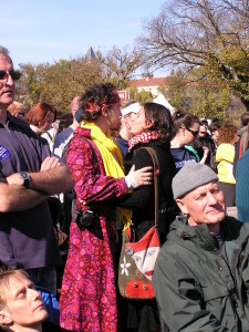 couple, kiss, hippies, crowd, people. rally, Rally to Restore Sanity, Jon Stewart, politics, signage, quirky, Washington DC, The Mall,