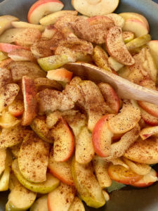 sliced apples cooking